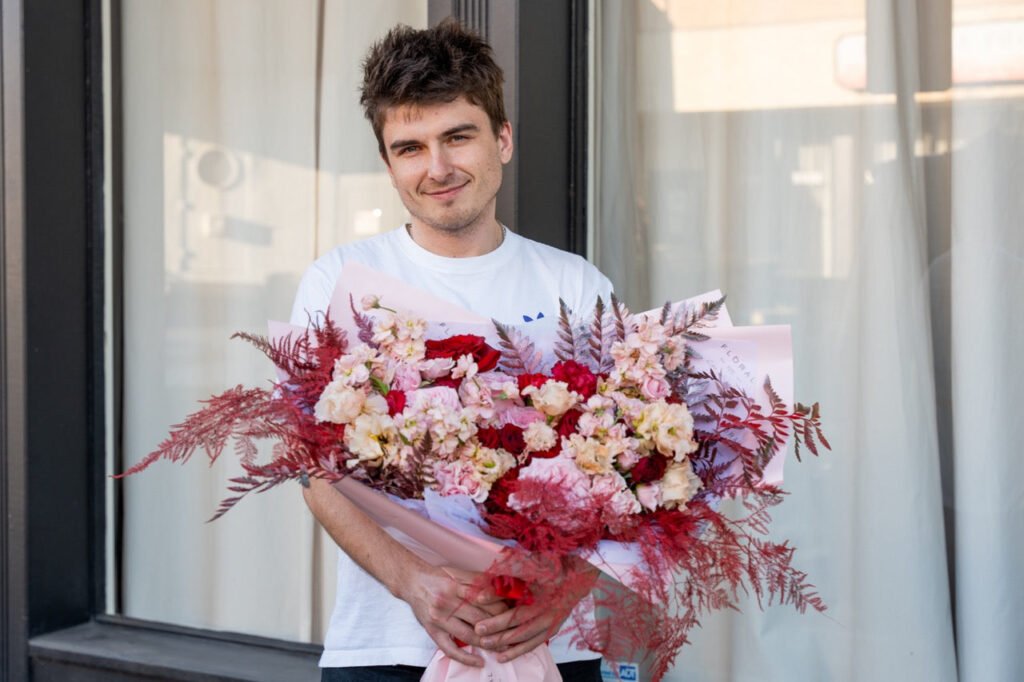 NO. 806 – RED & PINK BOUQUET