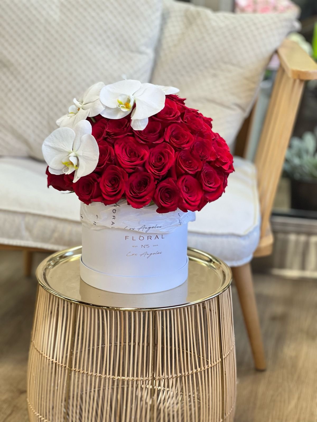 NO. 865 - Red roses in a white box