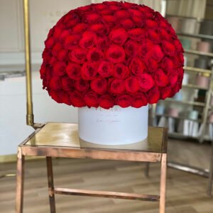 NO.103 - SIGNATURE BOX WITH ONE HUNDRED RED ROSES