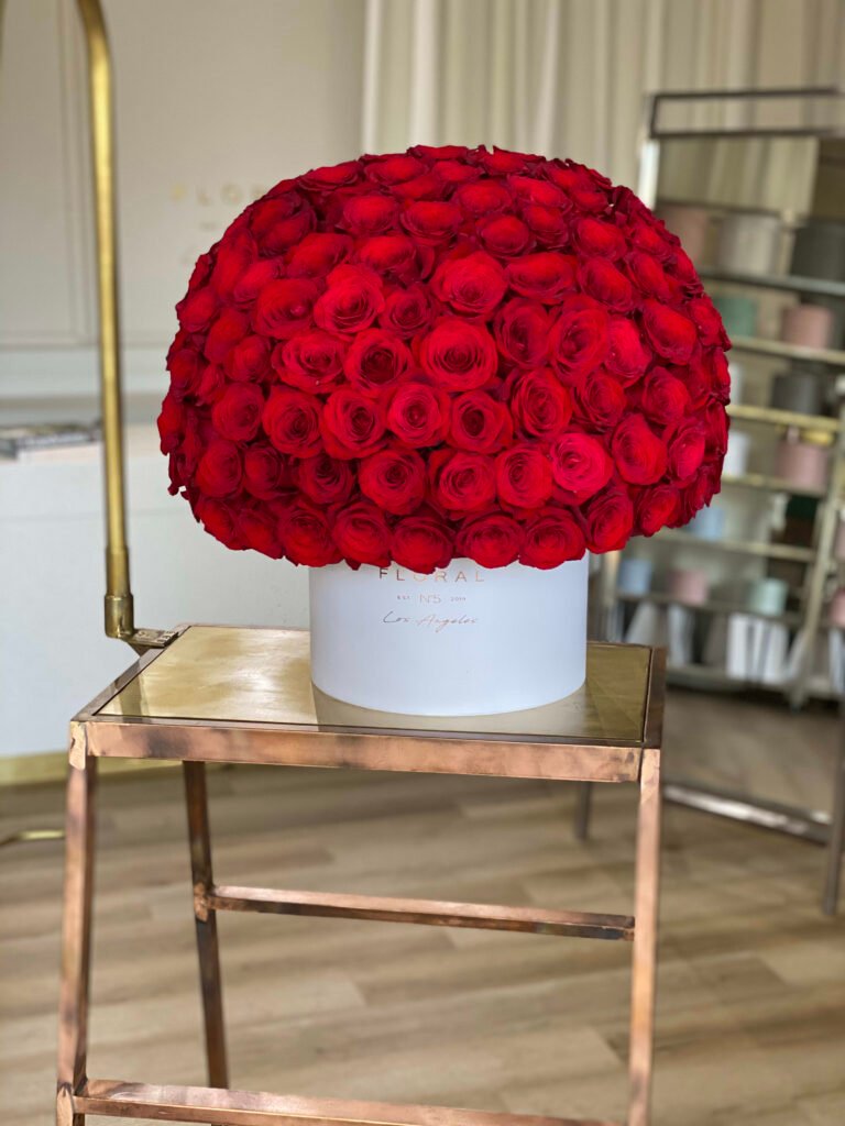 NO.103 – SIGNATURE BOX WITH ONE HUNDRED RED ROSES