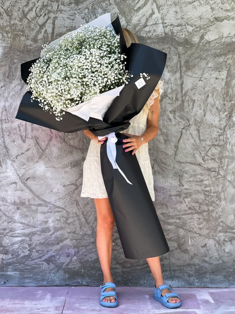 NO.118 – GIANT BLACK & WHITE BABY BREATH BOUQUET