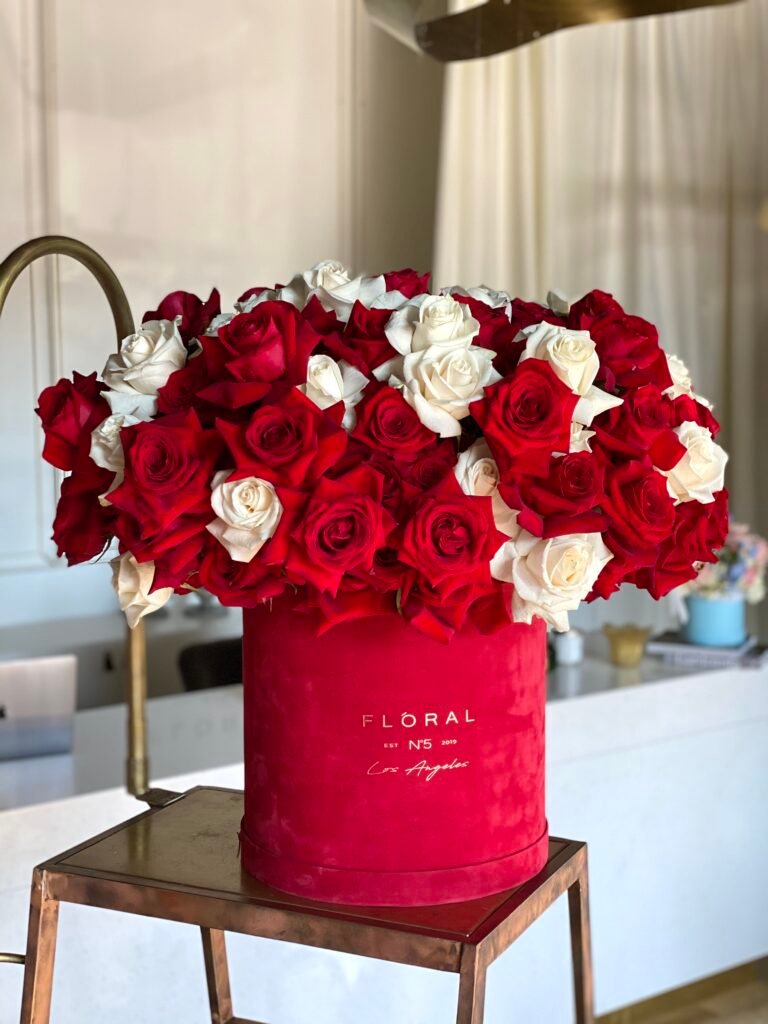 NO.119 – GIANT BOX WITH RED & WHITE ROSES