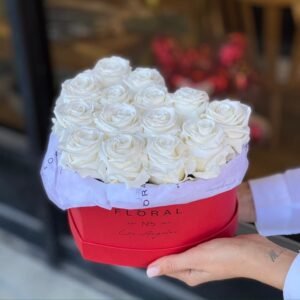 NO.235 - WHITE ETERNAL ROSES IN THE HEART BOX