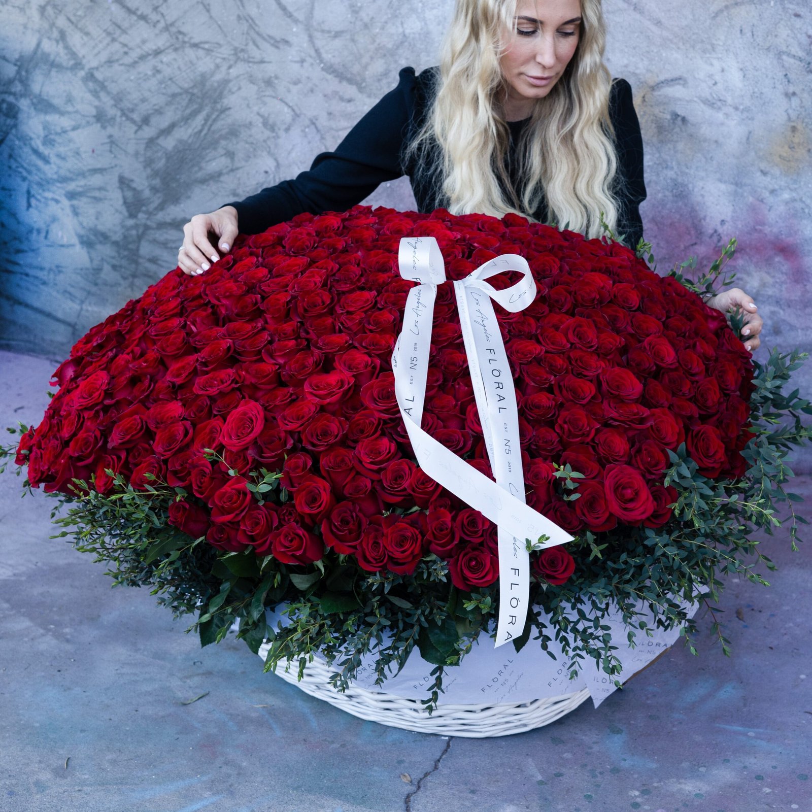 NO.77 - 300 RED ROSES
