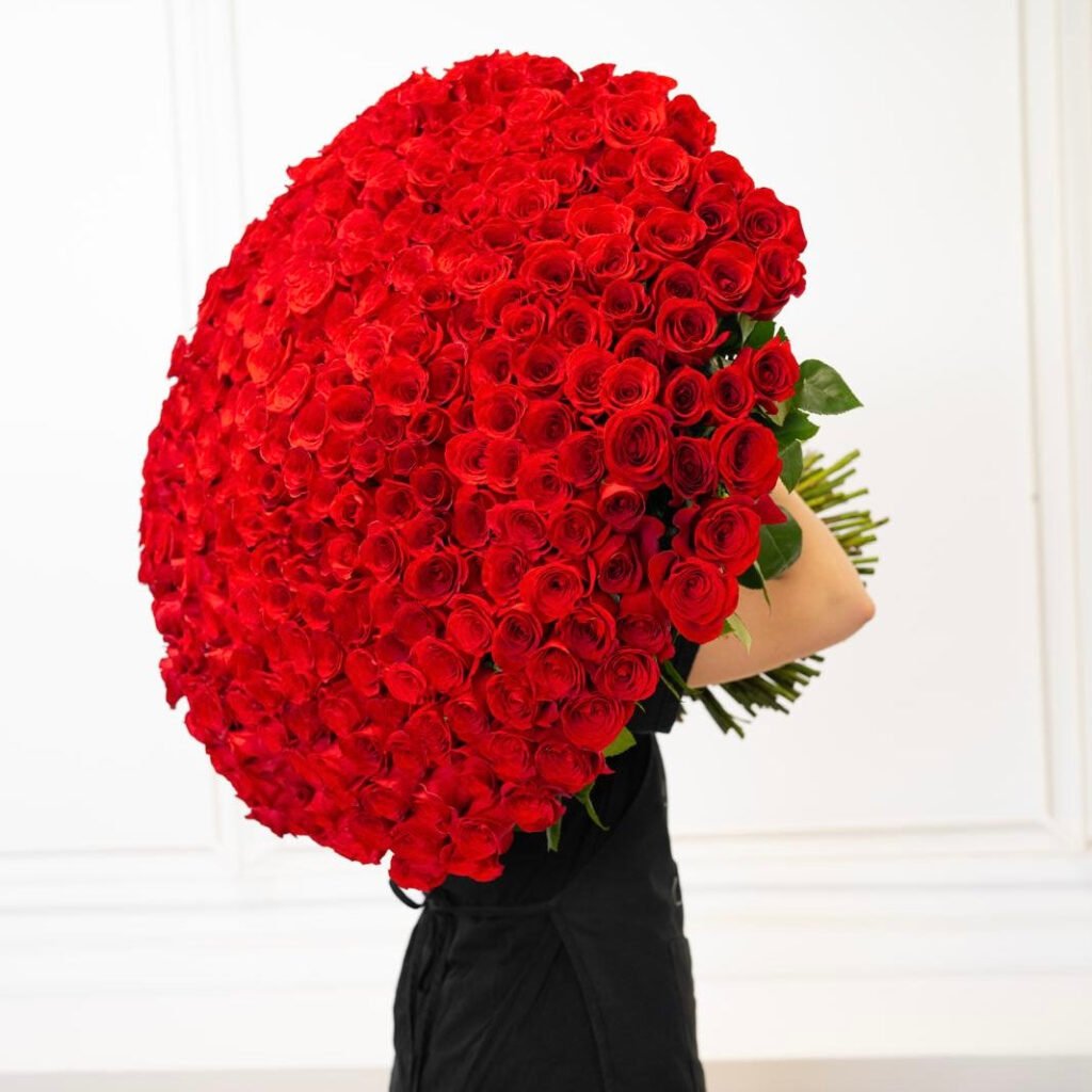No.778 – Giant Red Rose Bouquet